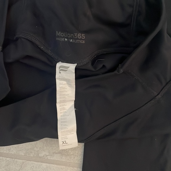 Fabletics Motion 365 crop leggings - Picture 3 of 3
